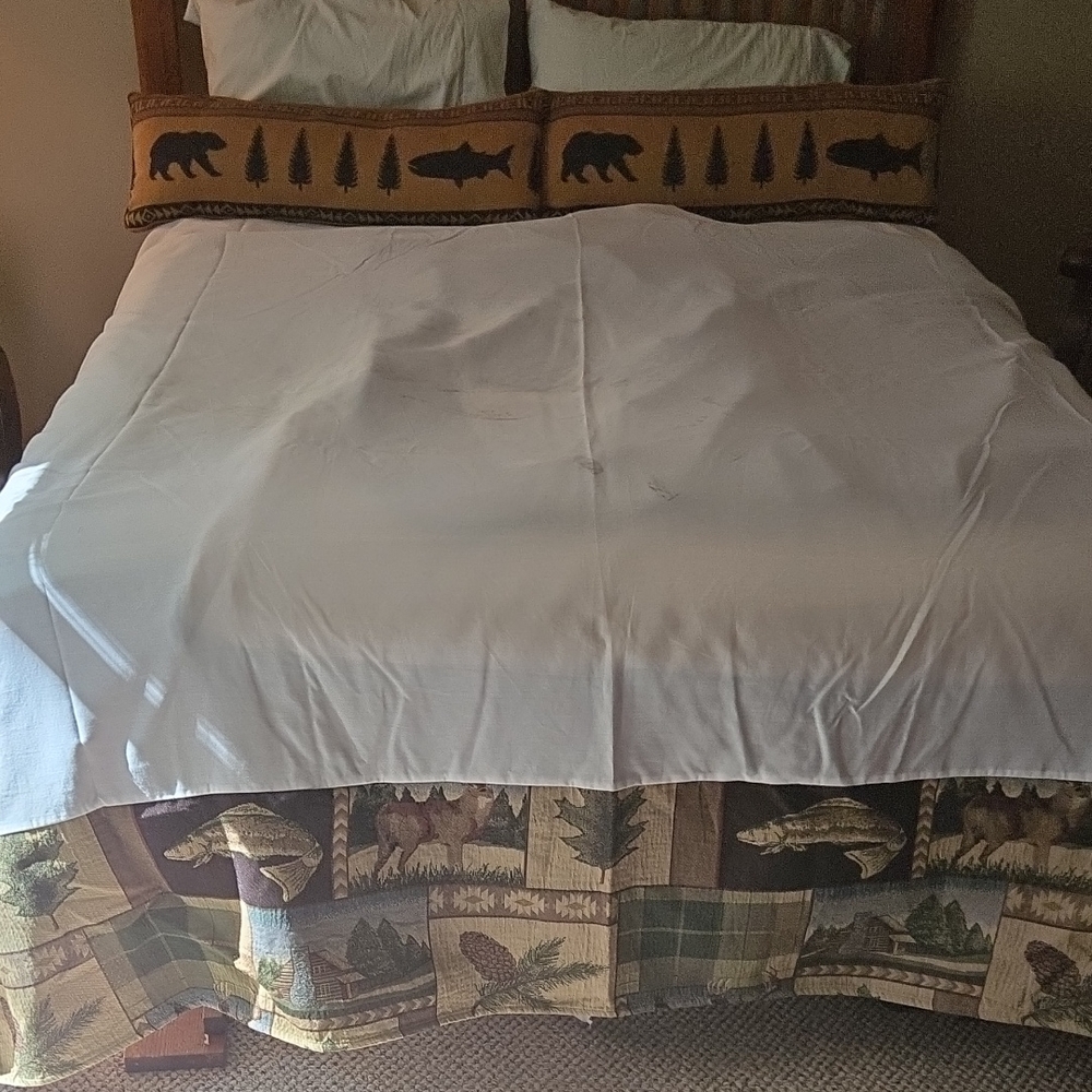 Rustic Wildlife Queen Bedskirt‎